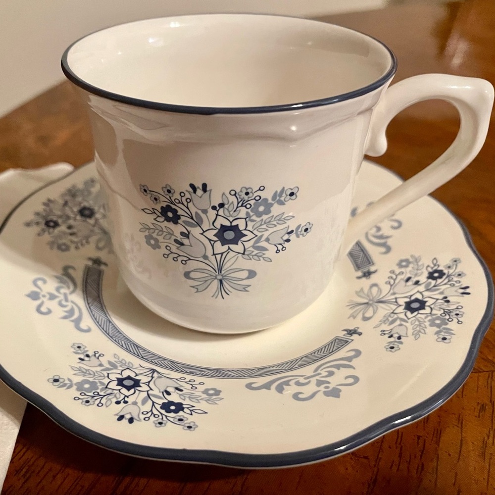 SOLD
NO LONGER AVAILABLE 
Vintage Lenox Blue Ribbon 12pc set excellent condition